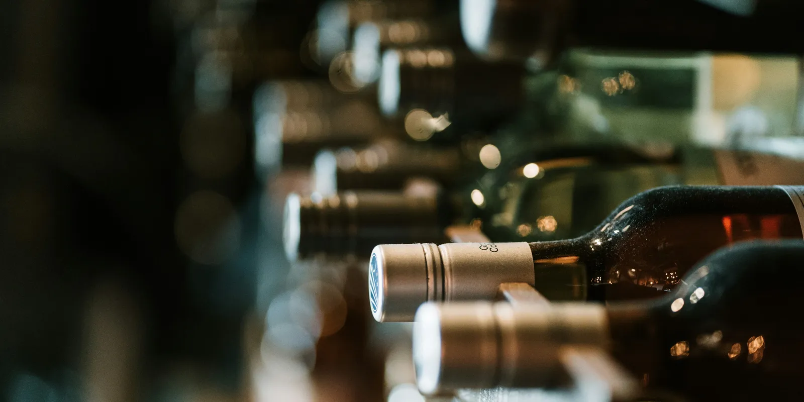 „Történelmet írtunk” - Árverésen kelt el a világ legdrágább bora