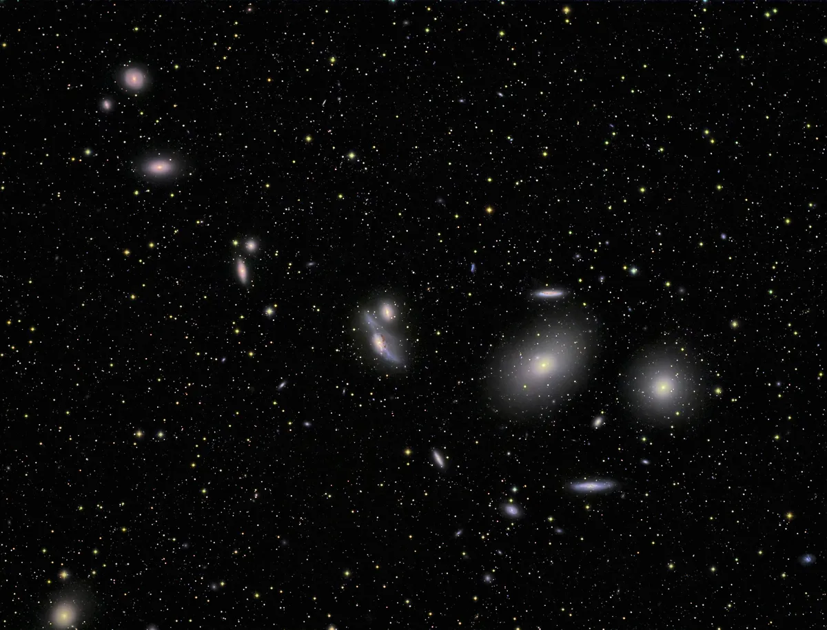 Markarian 501 galaxis: fekete lyukak vannak benne