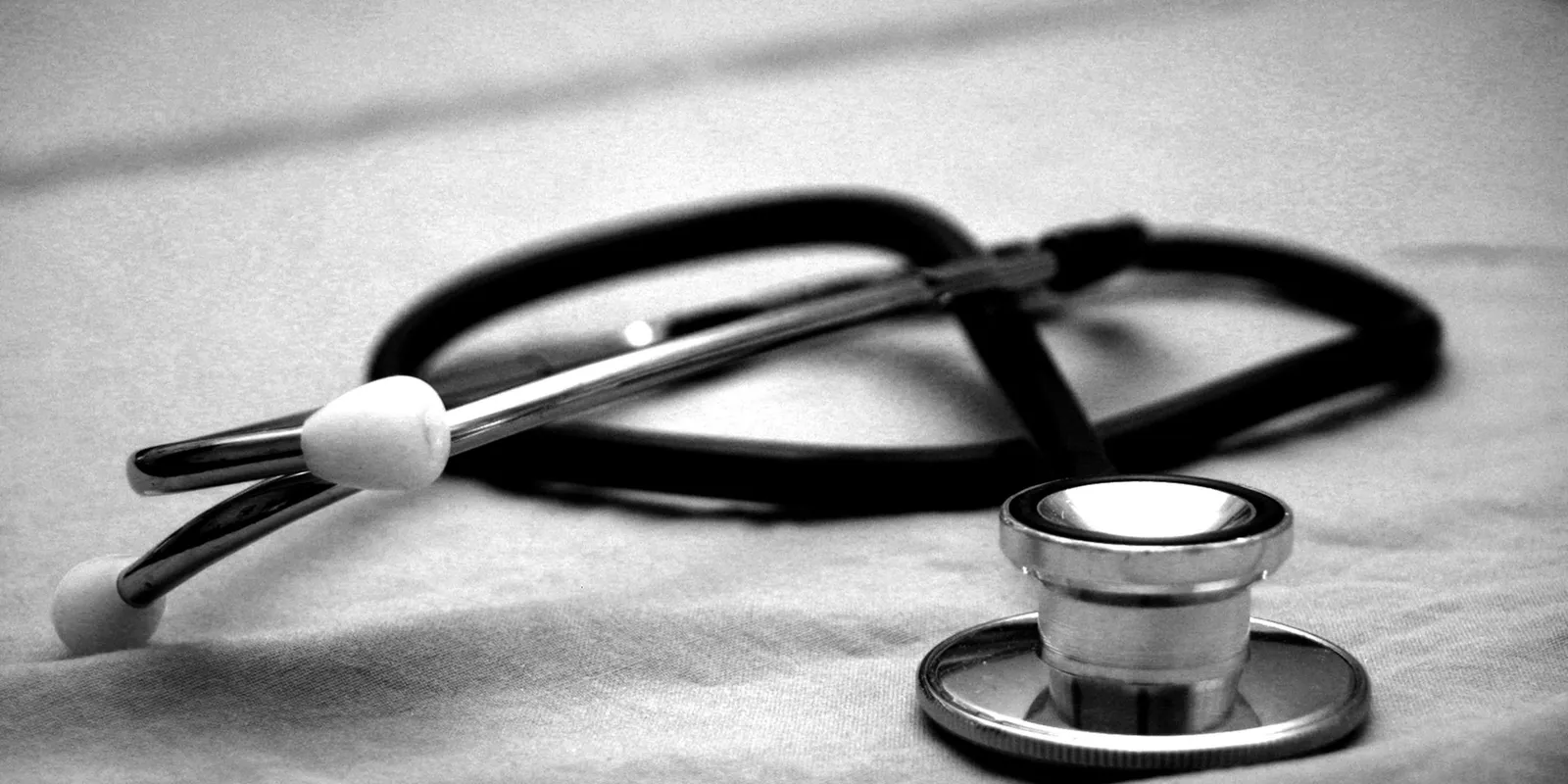 Biliárdgolyó méretű daganatot találtak egy nő méhében