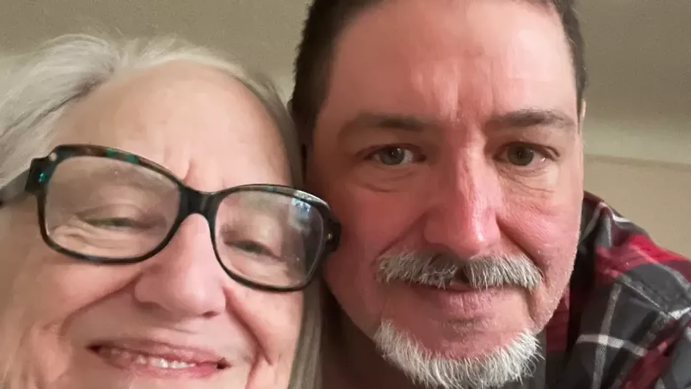 A hős alkalmazott megállította a fegyverest az üzletben