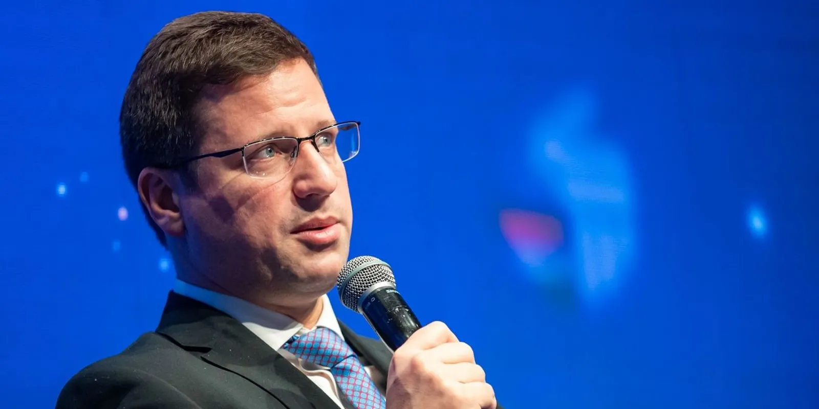 A Fidesz frakció a párt megújulását jelképezze!