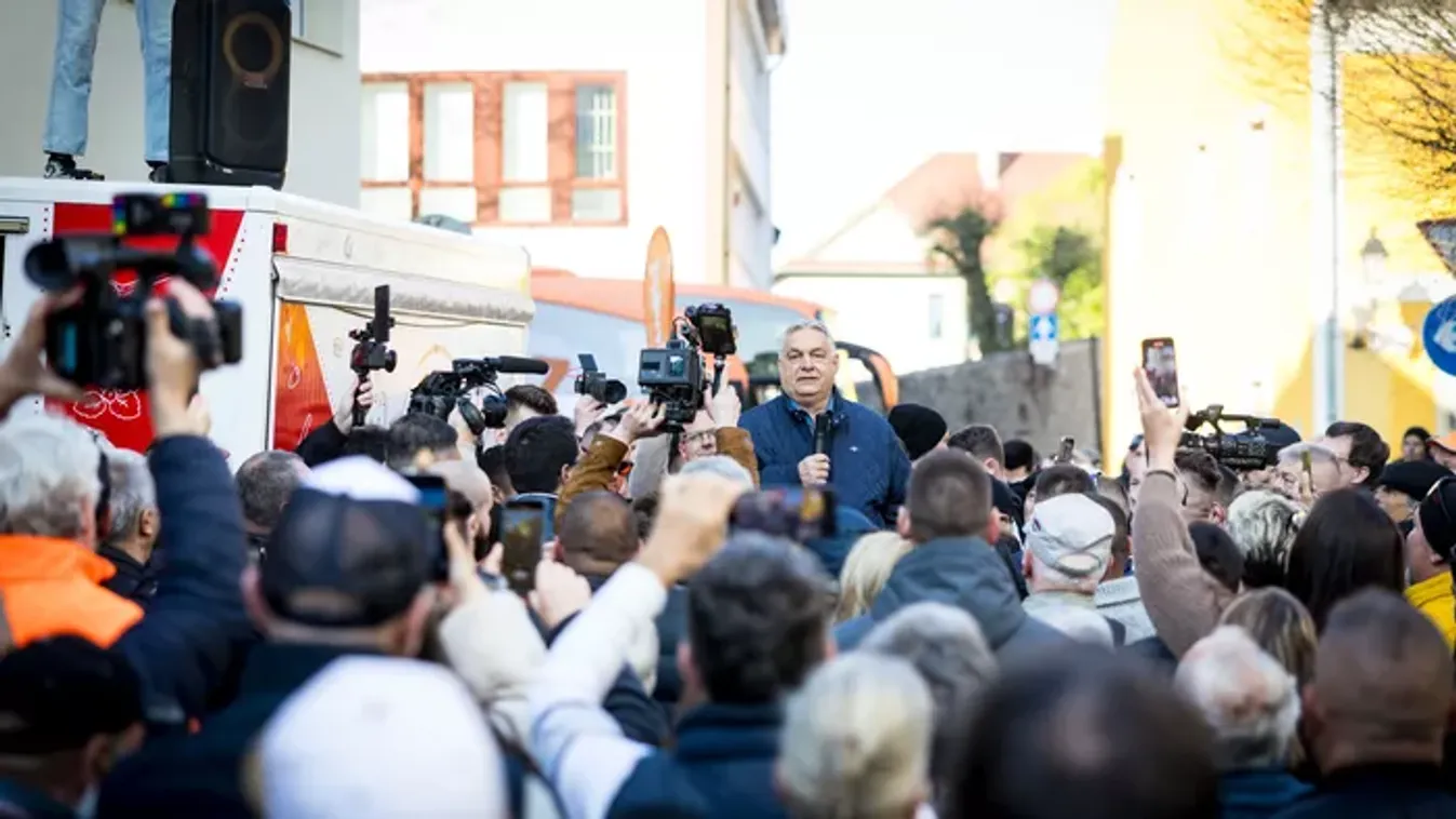 Rengetegen várták Orbán Viktort Vácon