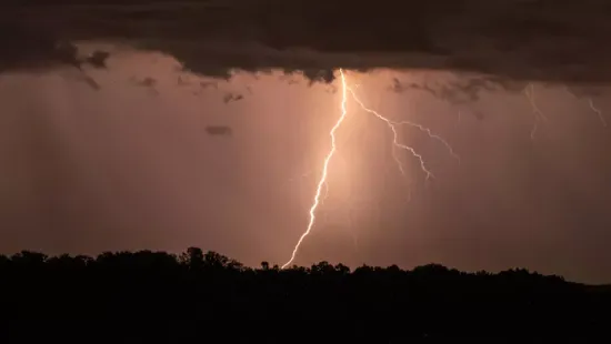 Halálos viharok Bangladesben: 14 áldozatot követeltek a villámcsapások