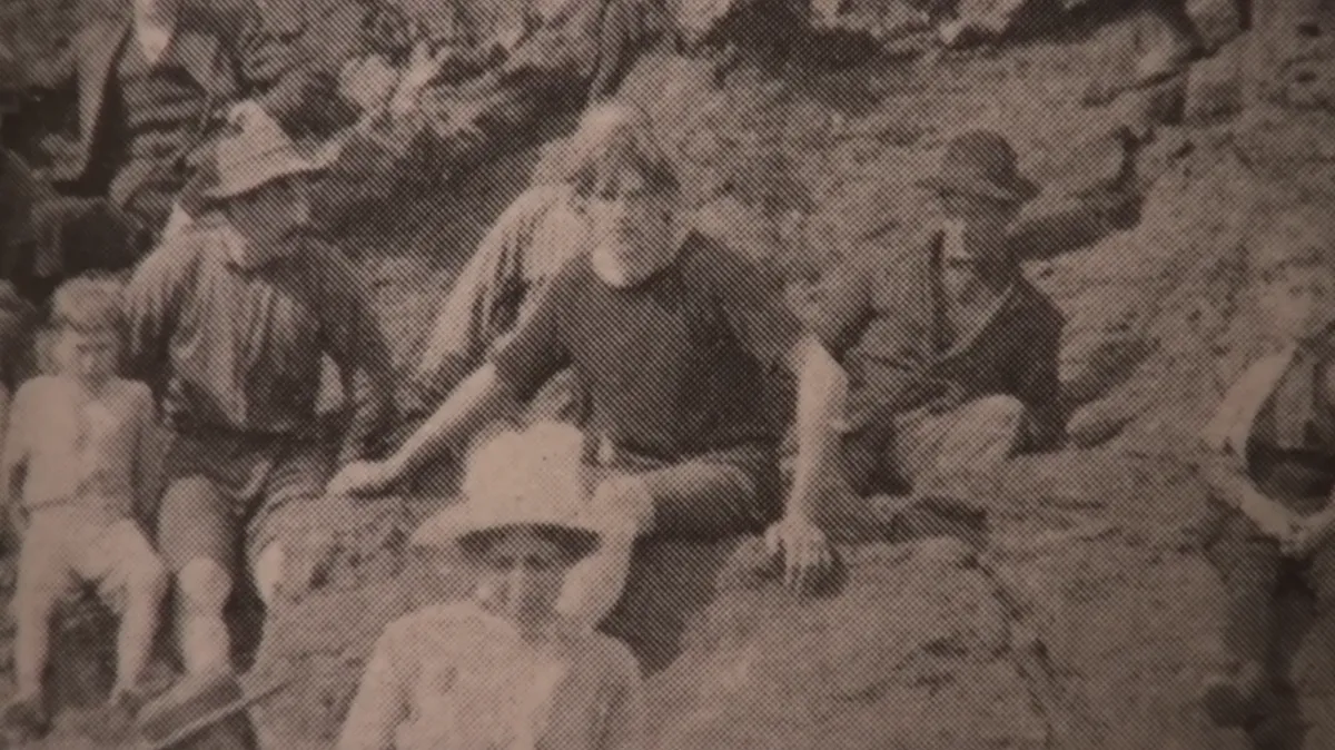 A szóban forgó „szörfös férfi”, aki sokakban váltotta ki az időutazás lehetőségének tényét