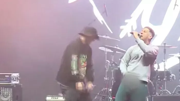 Durva jelenetek, meztelenkedés a Tisza kampánykoncertjén