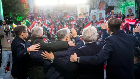 Magyar zászlók és ujjongás - így nézett ki Orbán Viktor országjárása Székesfehérváron