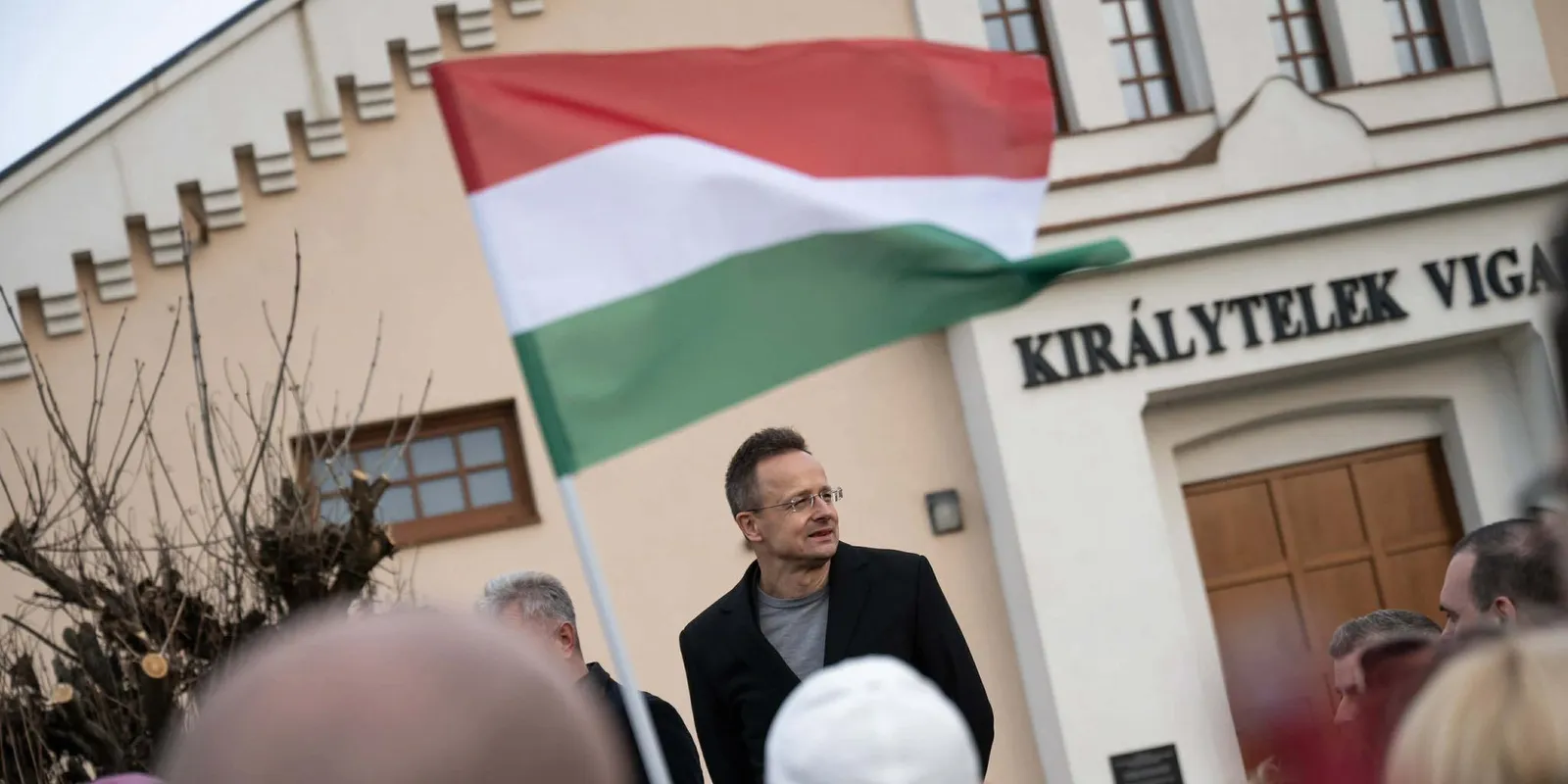 Háborúba sodornák Európát, Magyarország nemet mond!