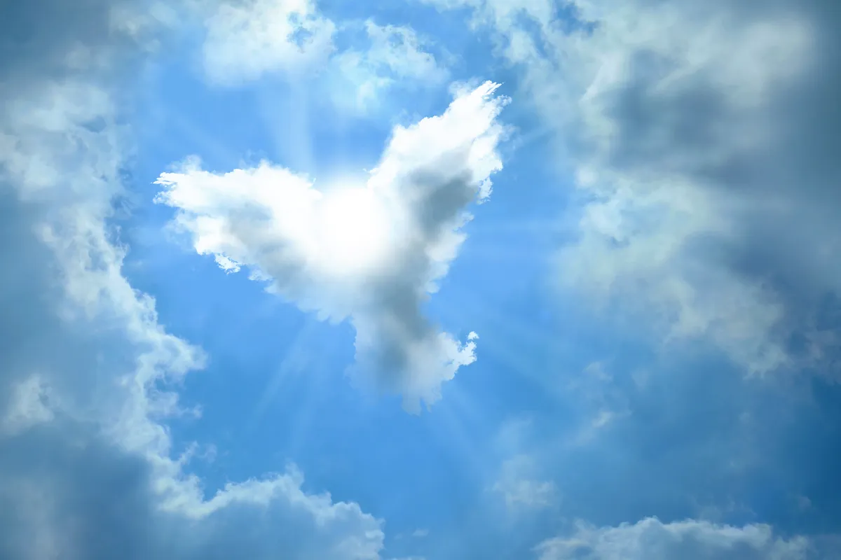 Üzenet az égiektől- Angel,Silhouette,Formed,With,Fluffy,Clouds,In,Sky