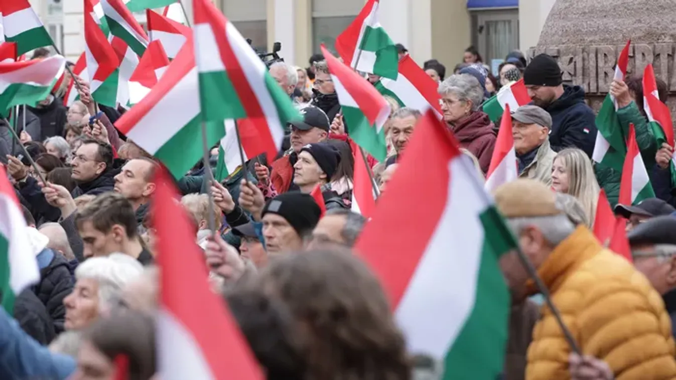 Elképesztő képek: rengetegen hallgatták Orbán Viktor beszédét