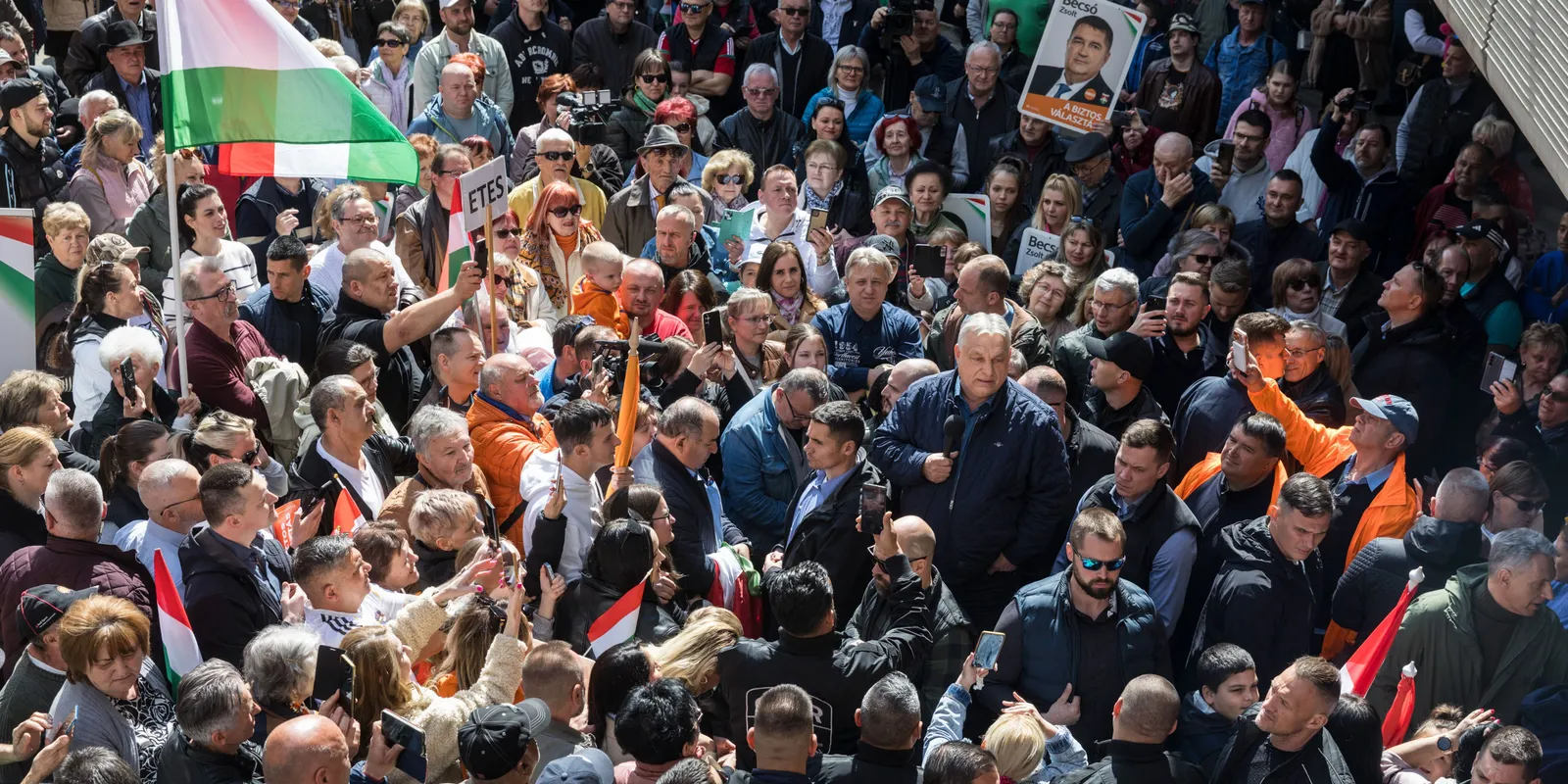 Kirobbanó hangulattal fogadta Salgótarján Orbán Viktort - Videó