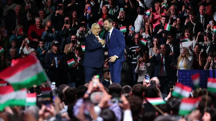 Amerikai alelnök: Álljanak ki vasárnap Orbán Viktorért!