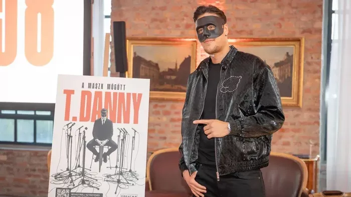 KKevin dalt írt T. Dannynek