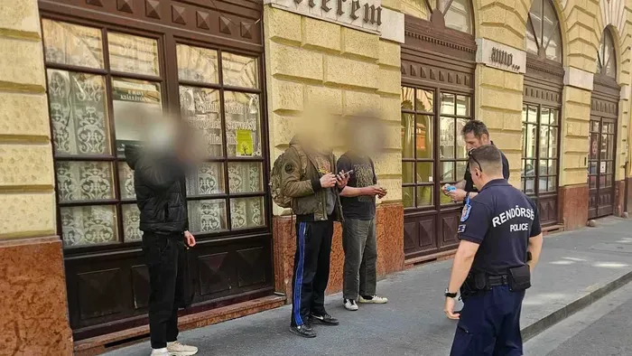 Kilenc vevő bukott le egy razzián a belvárosban - Fotó
