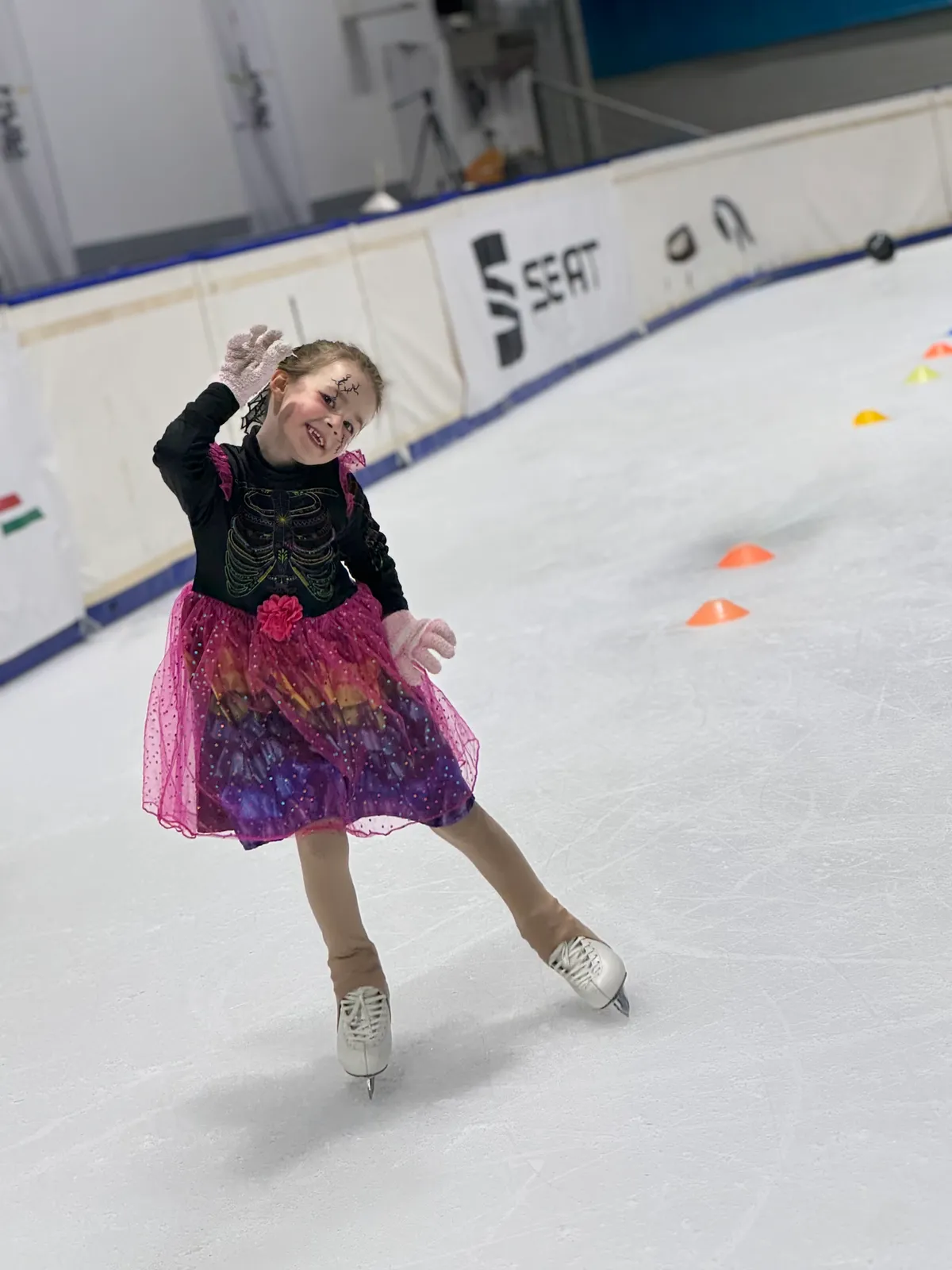 Léna rajong a korcsolyázásért, rengeteget gyakorol