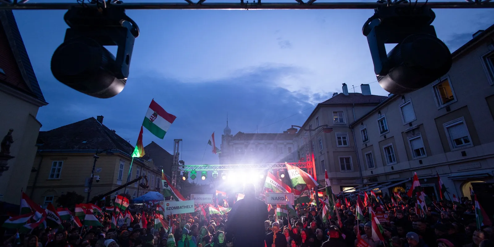 Zsúfolásig telt meg a szombathelyi Savaria tér