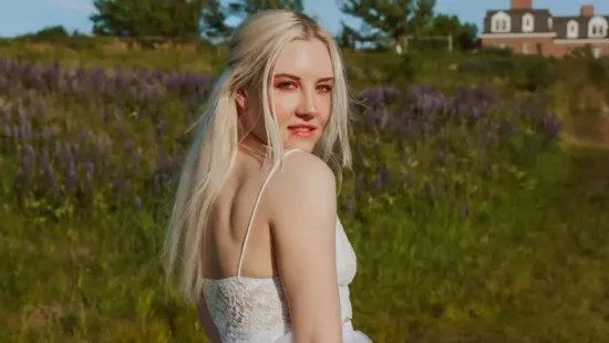 A 35 éves szűz nő még vár az elköteleződéssel, hiába támadják a trollok