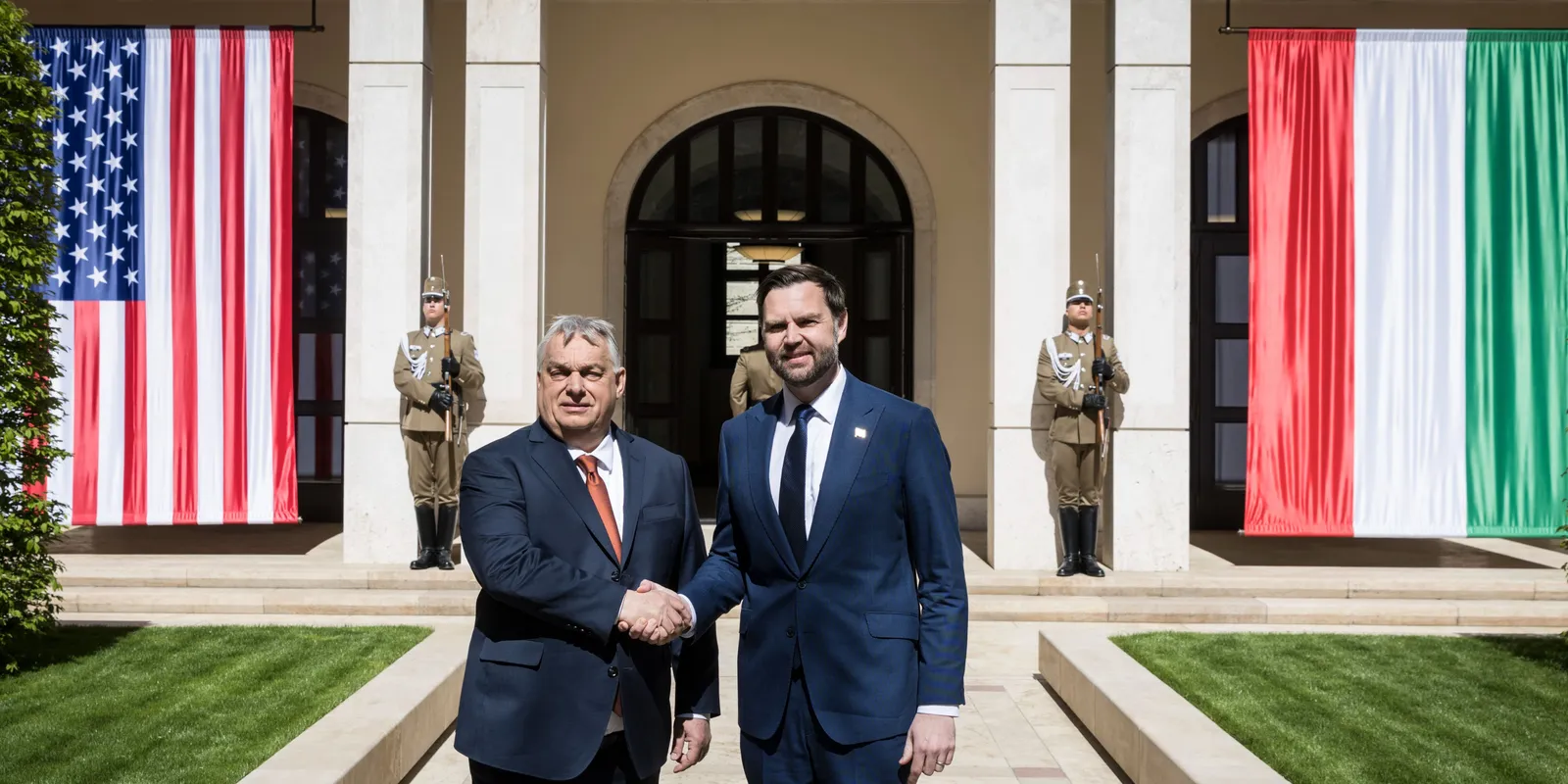 Videón magasztalja Orbán Viktort JD Vance