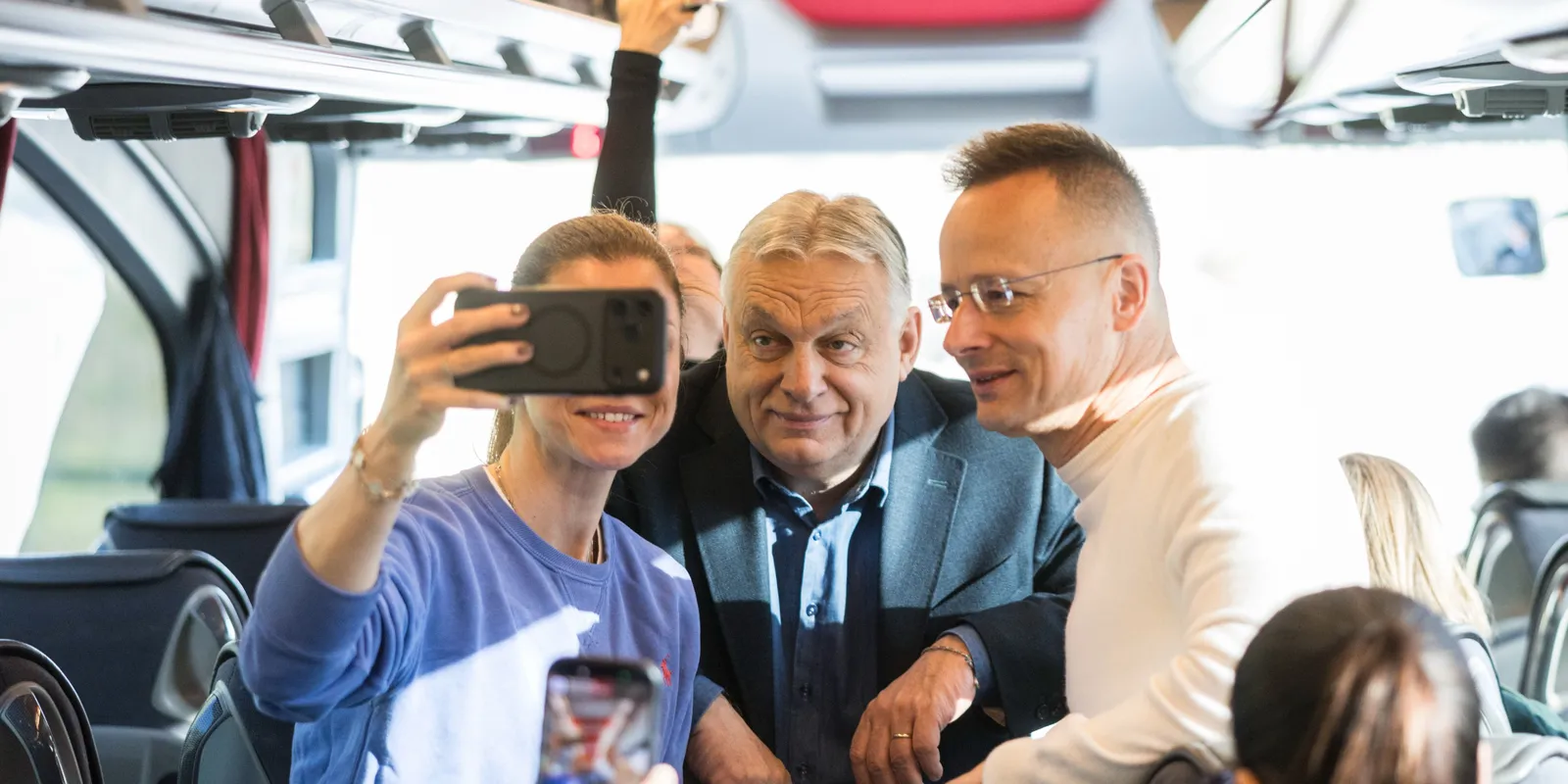 Szijjártó Péter is a fedélzeten!