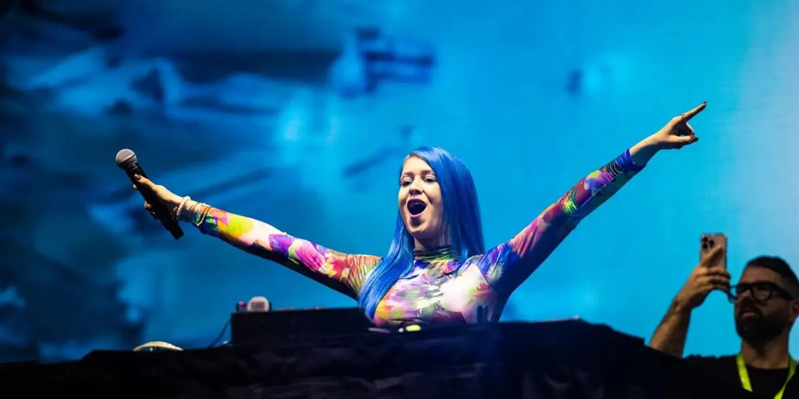 Bikinire vetkőzött a magyar lemezlovas