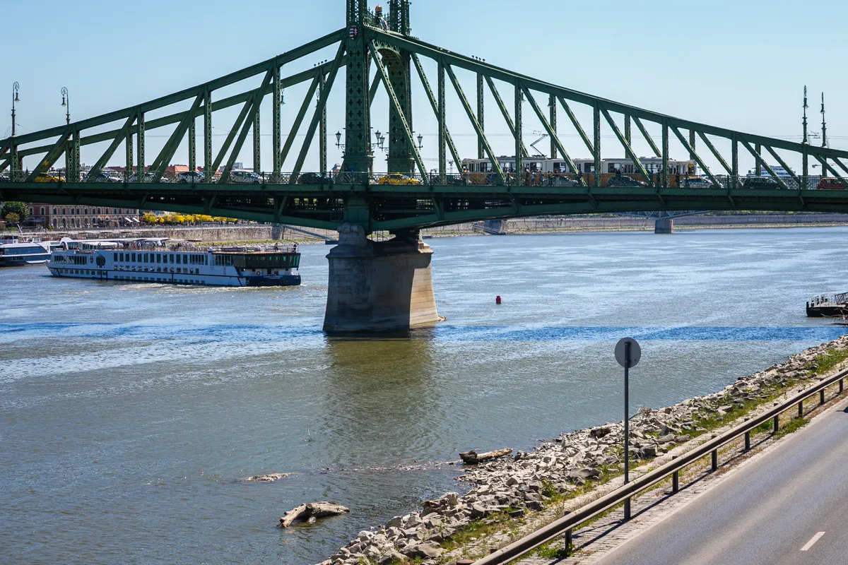 Ínség-szikla aszály közben