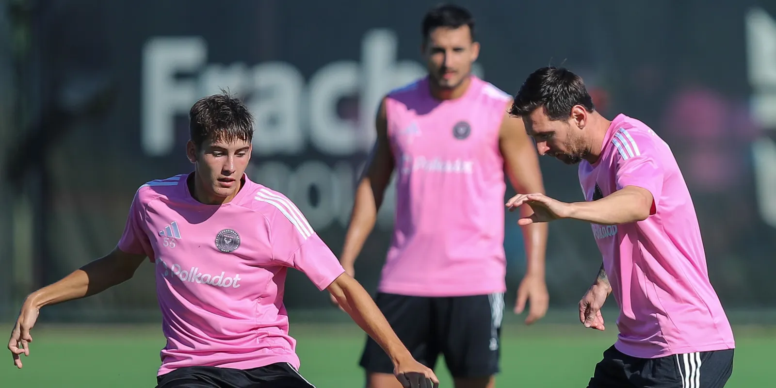 Zseniális fotó terjed Messiről és magyar csapattársáról