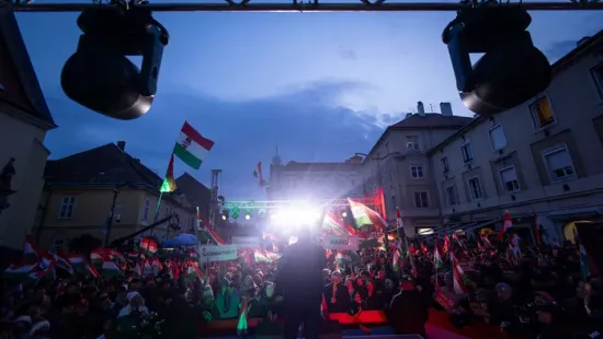 Orbán Viktor országjárása: a szombathelyi Savaria tér is kevésnek bizonyult!