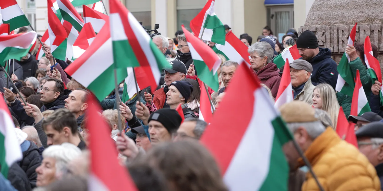 Elképesztő képek: rengetegen hallgatták Orbán Viktor beszédét