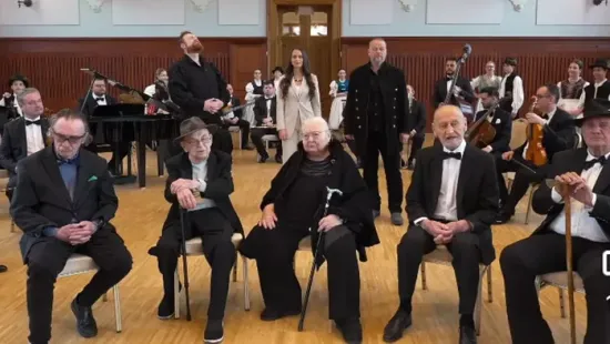 Fazekas Csilla sztárokkal énekelte el a Nélküledet – Megható húsvéti videó