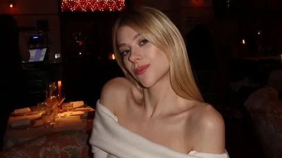 Tűzijáték és bikinis álom: Schumacher Vanda Hawaiin engedi el a mindennapokat