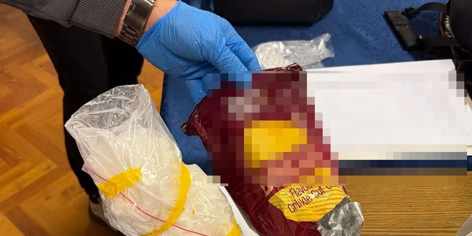 Kattant a bilincs a törökszentmiklósi díler csuklóján