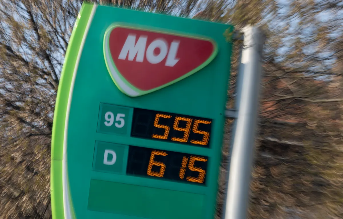 Brüsszel kivezetné a védett üzemanyagárakat