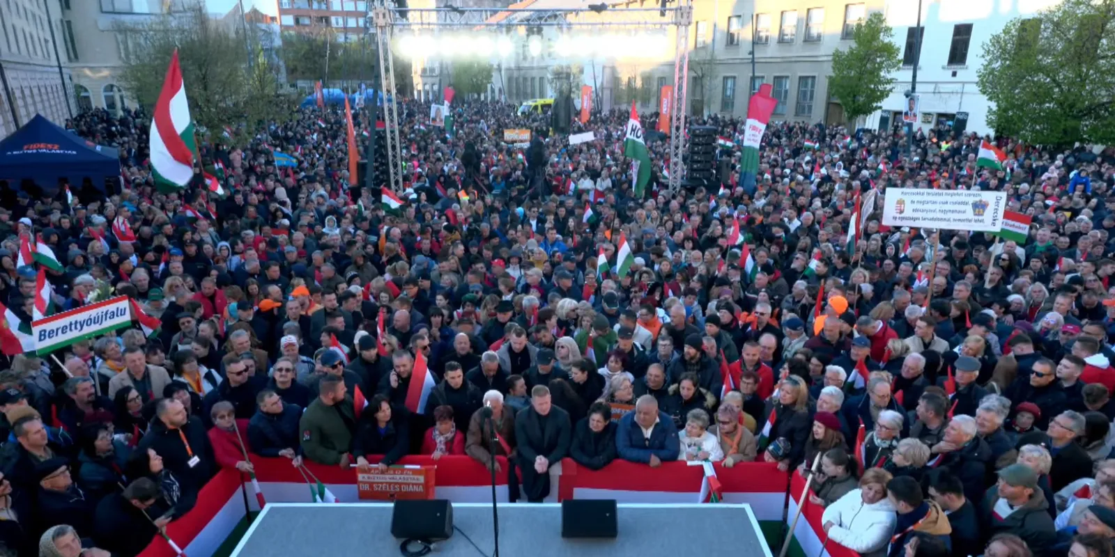 Elképesztő embertömeg: hidegrázós fotók érkeztek a debreceni békemenetről
