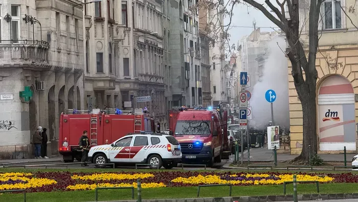 Tűzoltók lepték el a Ráday utcát: több embert ki kellett menekíteni