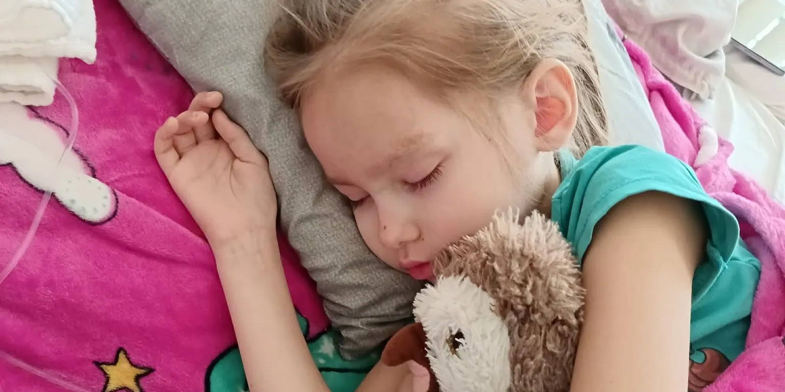 Így segítik a leukémiával küzdő Zsófit a társai