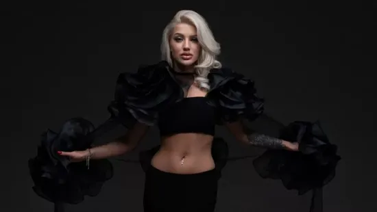 Forró csók a premieren: VV Cedesre végre rátalált az igaz szerelem? – Fotó!