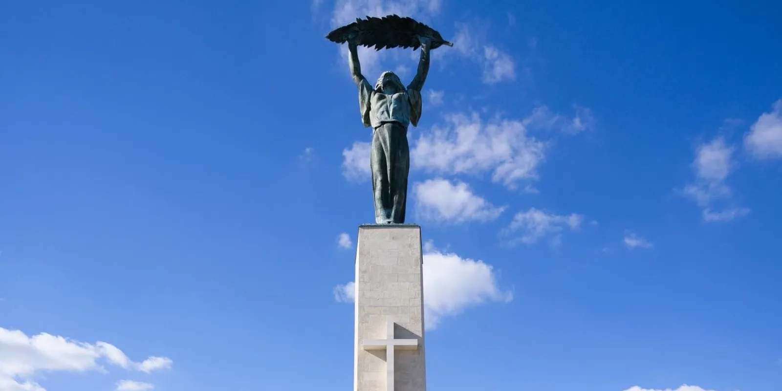 Már gyülekezik a tömeg a Citadellánál