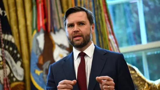 Rozsdaövezetből a Fehér Házba, onnan Budapestre – JD Vance hihetetlen élettörténetét nagyszerű sikerkönyvben is megörökítette!