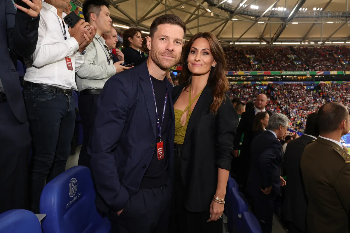 Xabi Alonso és felesége, Nagore Aranburu a PSG-Liverpool meccsre is ellátogatnak Párizsban?