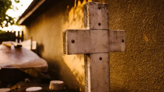 „Zöld temetés” helyett horror: 191 holttestre bukkantak egy temetkezési vállalkozásnál