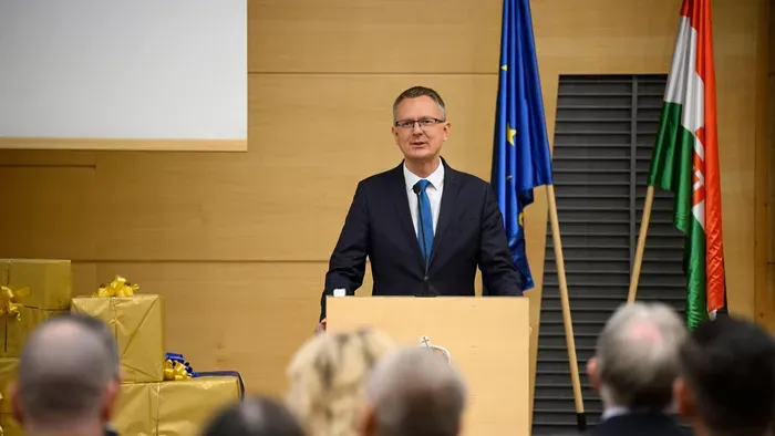 Rétvári Bence: Újabb kapufa Magyar Péternek