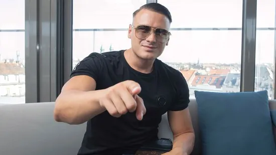 „Csak mellékszereplők voltak körülöttem!” – PSG Ogli durván megalázta a Kőgazdag Fiatalok többi sztárját!