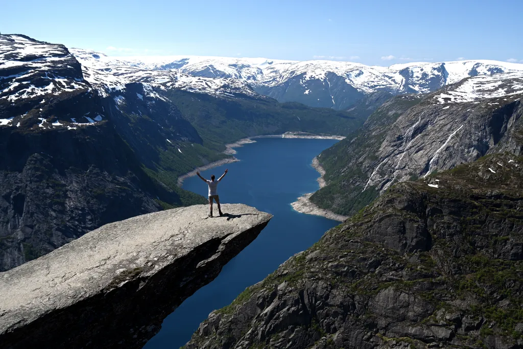 Csodálatos kilátóhelyek-világszerte
Trolltunga, Norvégia
Trolltunga 'Troll tongue' rock formation in Ullensvang