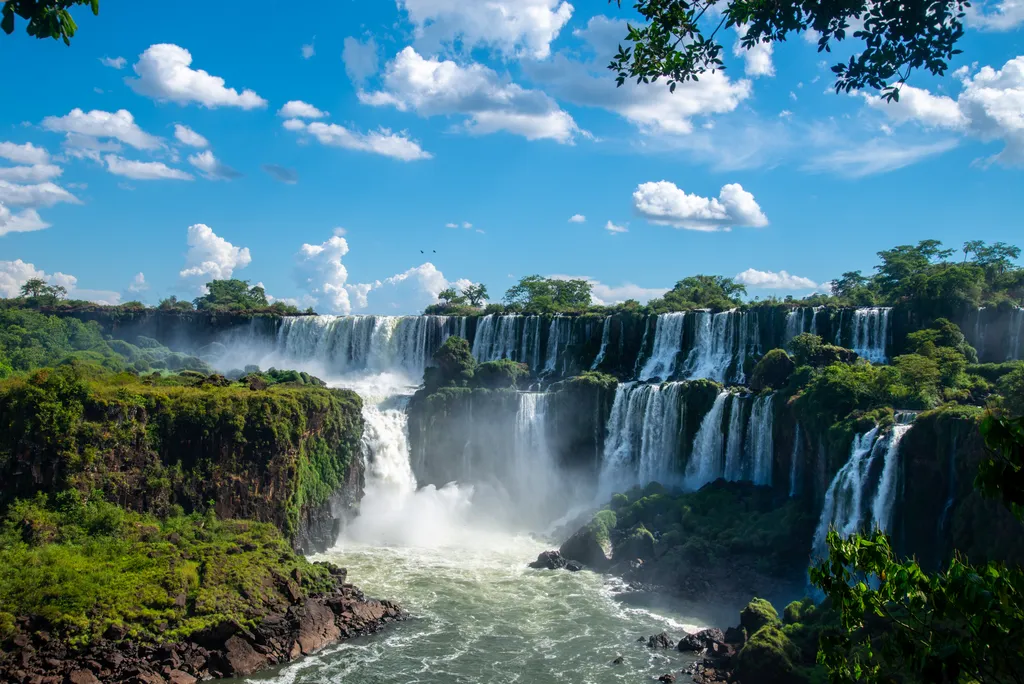 Csodálatos kilátóhelyek-világszerte
Iguazu vízesés, Argentína
Iguazu,Falls,,Argentine,Side.,View,Of,The,Waterfalls,In,The