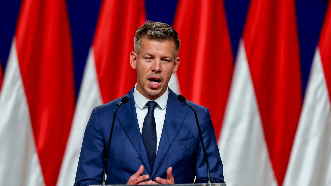 Magyar Péter így tette kocsmává a Parlamentet.