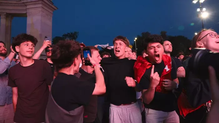 Így ünnepelték meg a Hősök terén a PSG BL-győzelmét - fotók