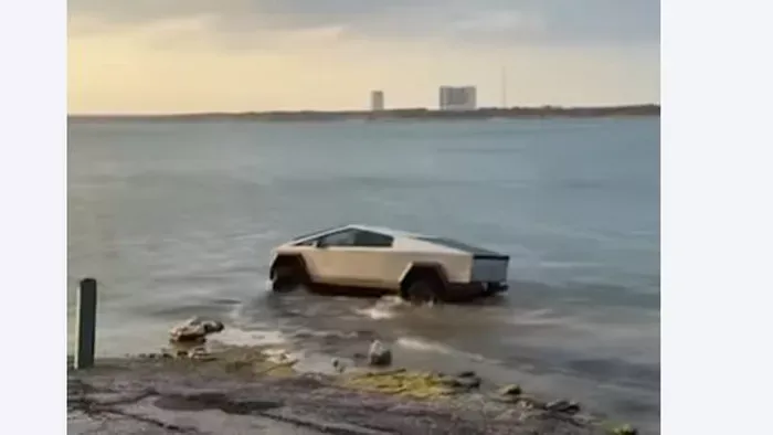 "Vízi üzemmód"? Egy Tesla tulajdonos tóban próbálta ki