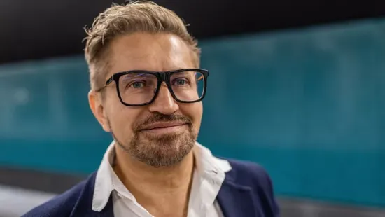 Csak a pénz, csak a luxus: ilyen kocsikkal virítottak a magyar sztárok Budapesten – Videó