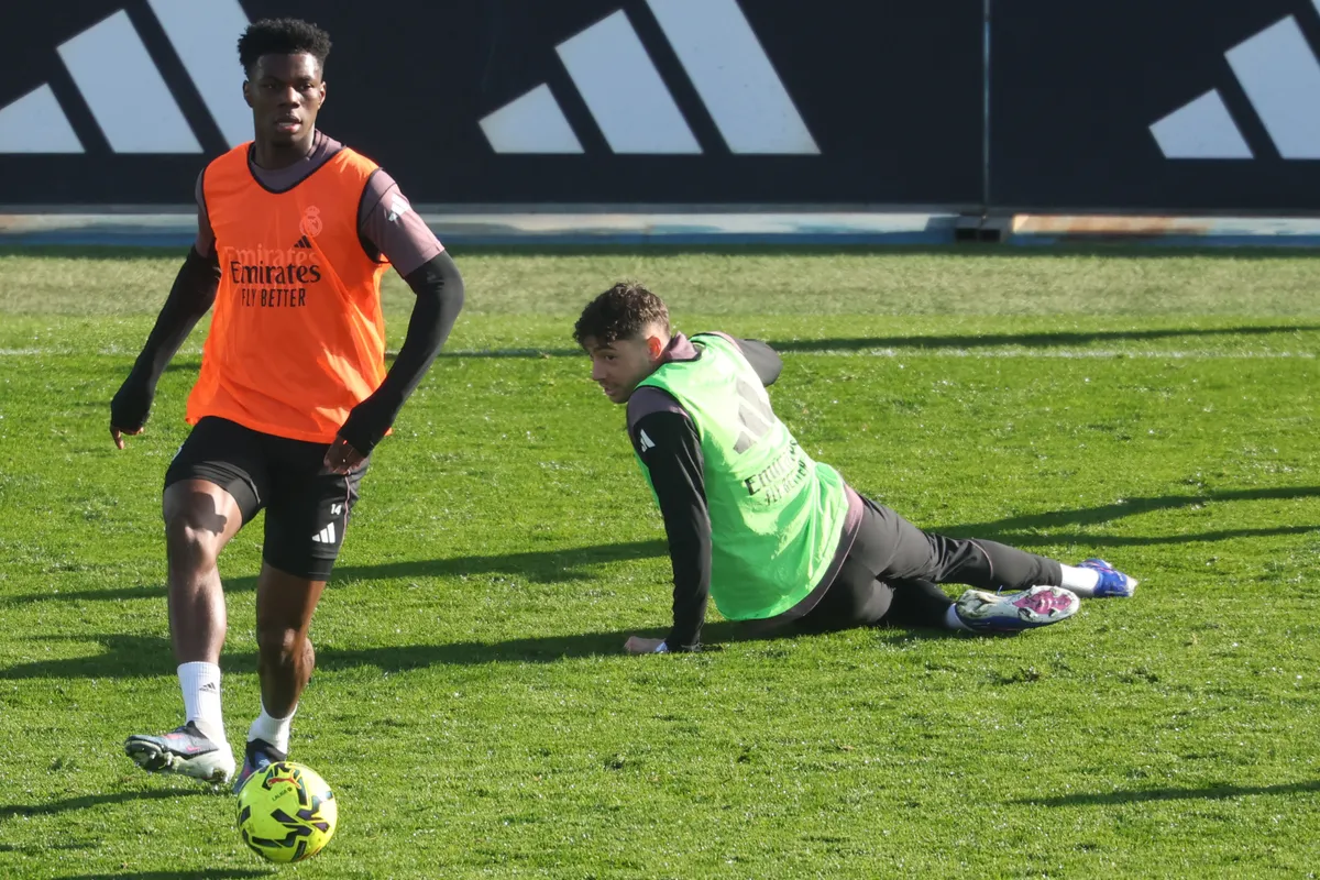 Edzésen elkövetett szabálytalanság után elmérgesedő vitából alakult ki a Real Madrid verekedése Tchouaméni és Valverde (jobbra) között