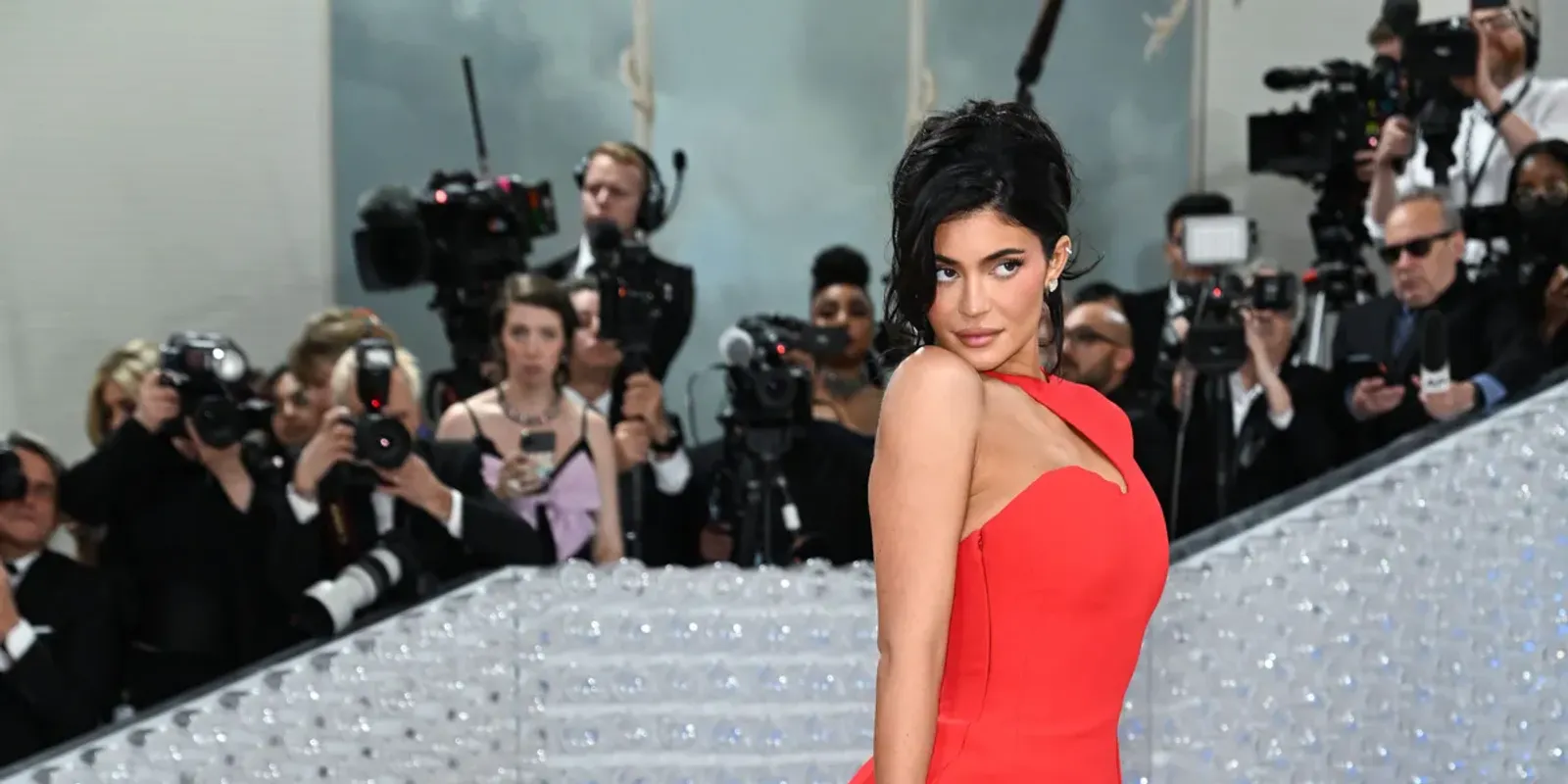 Ismét beperelték: Kylie Jenner újabb házvezetőnőt tett tönkre