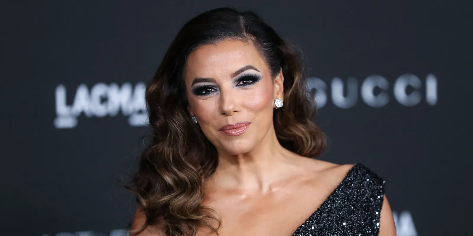 Nőtt a melle? Eva Longoria szédítő dekoltázst villantott